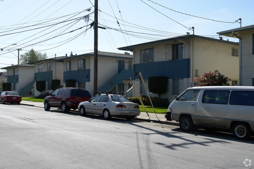 1450 Hess Rd, Redwood City, CA à vendre - Photo de l’immeuble – Image 3 sur 3