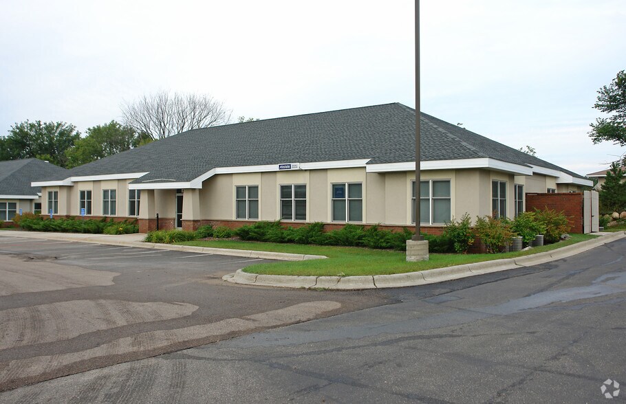 1585 Thomas Center Dr, Saint Paul, MN à louer - Photo de l’immeuble – Image 3 sur 8