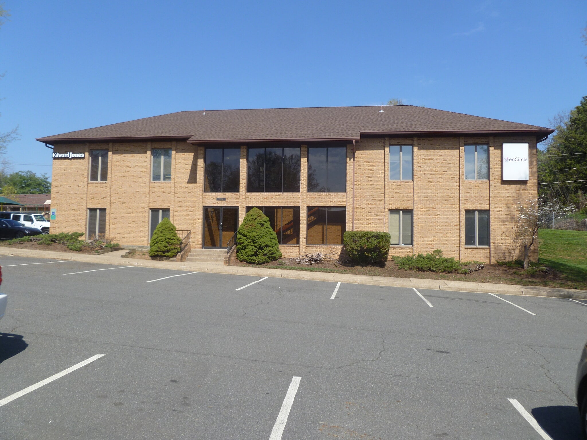 10688 Crestwood Dr, Manassas, VA à louer Photo de l’immeuble– Image 1 sur 4