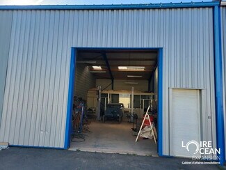 Plus de détails pour Local d'activités à louer