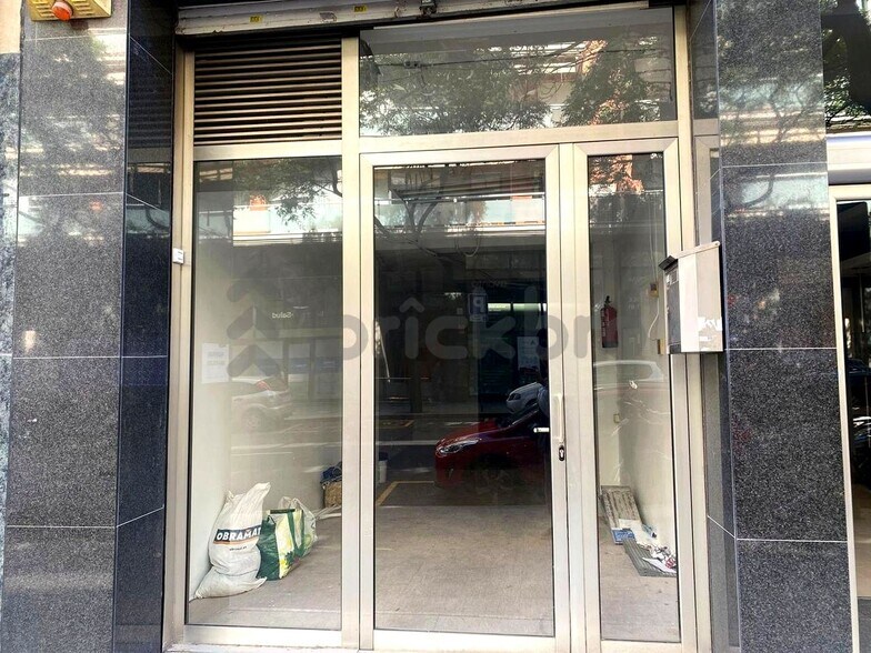 Local commercial dans Barcelone, Barcelona à louer - Photo de l’immeuble – Image 2 sur 5