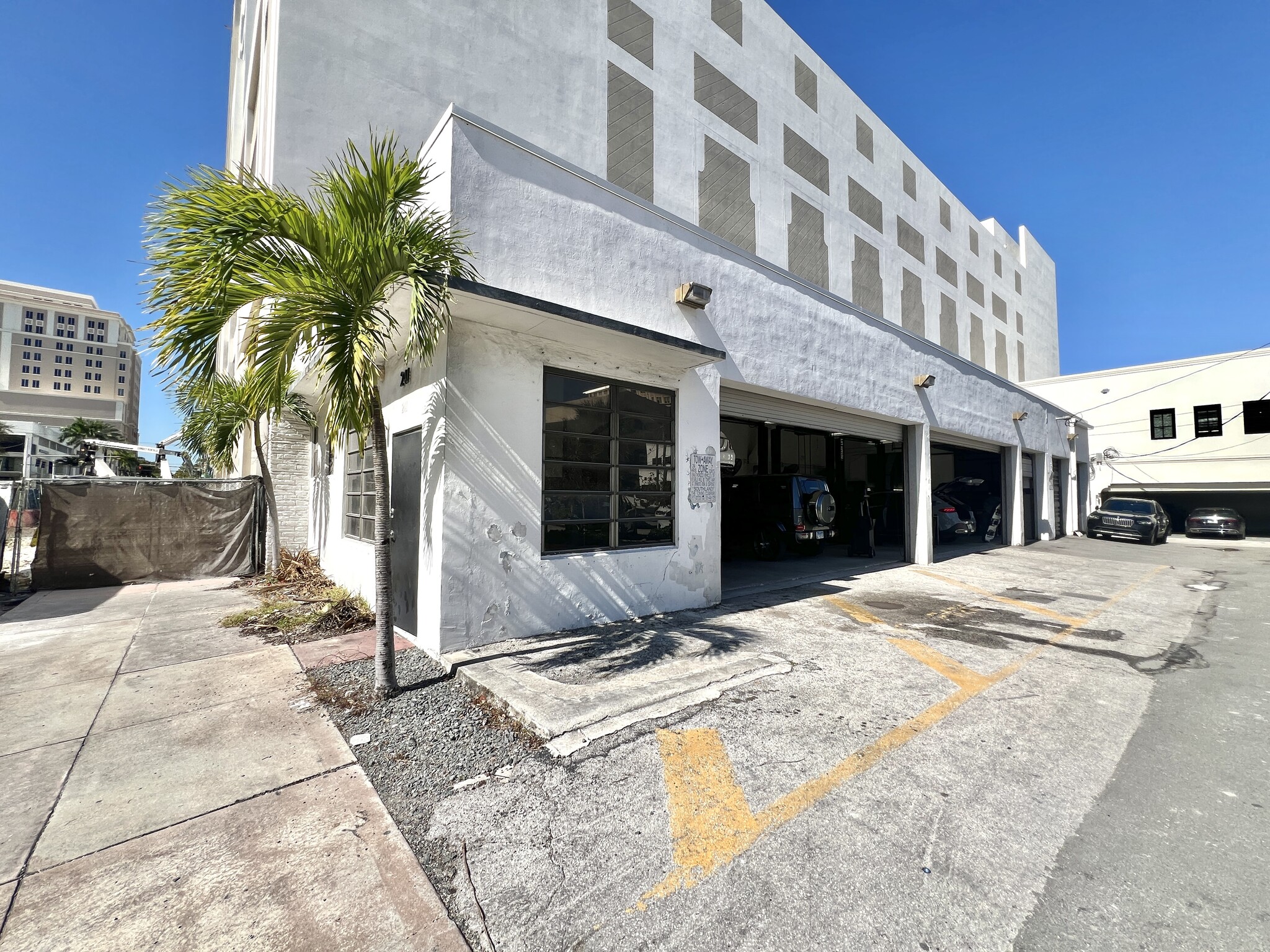 241 Almeria Ave, Coral Gables, FL à louer Photo intérieure– Image 1 sur 4