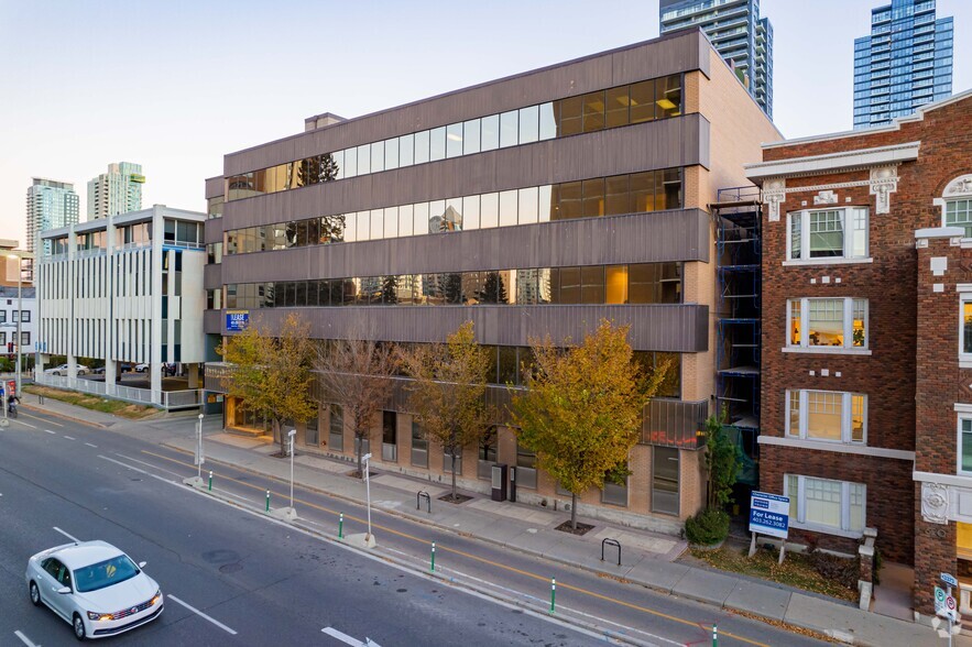 628 12th Ave SW, Calgary, AB à louer - Photo de l’immeuble – Image 2 sur 5