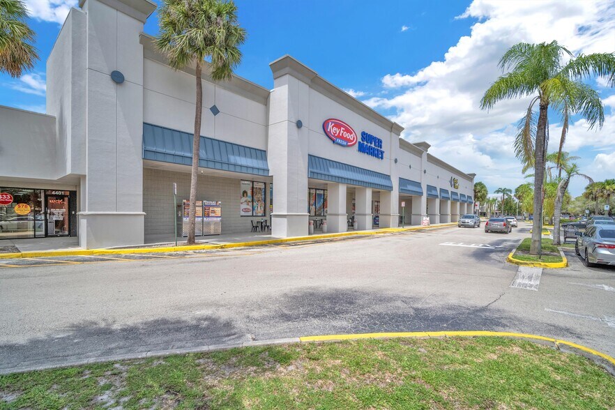 W Hillsboro Blvd, Coconut Creek, FL à louer - Photo de l’immeuble – Image 2 sur 16