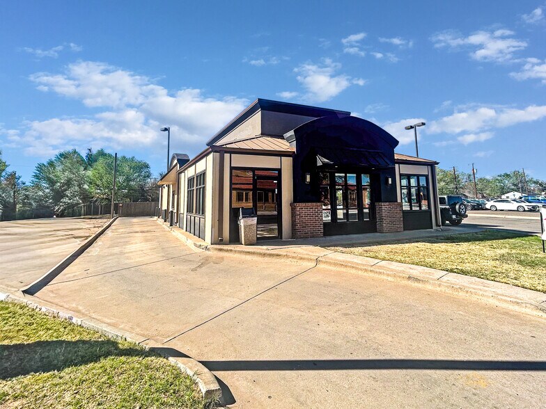2109 19th St, Lubbock, TX à louer - Photo de l’immeuble – Image 1 sur 5