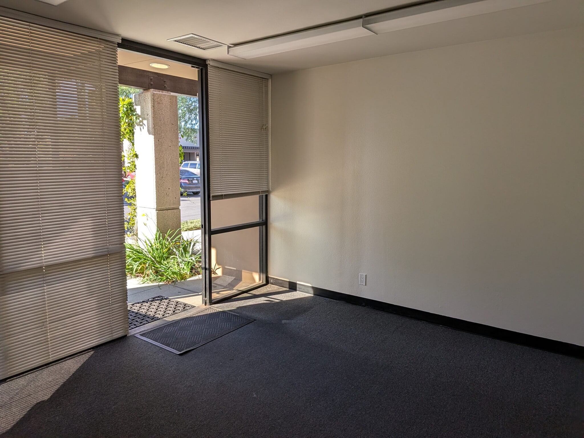 1537 E McFadden Ave, Santa Ana, CA à louer Photo intérieure– Image 1 sur 12