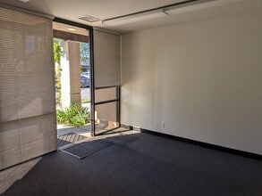 1537 E McFadden Ave, Santa Ana, CA à louer Photo intérieure– Image 1 sur 12