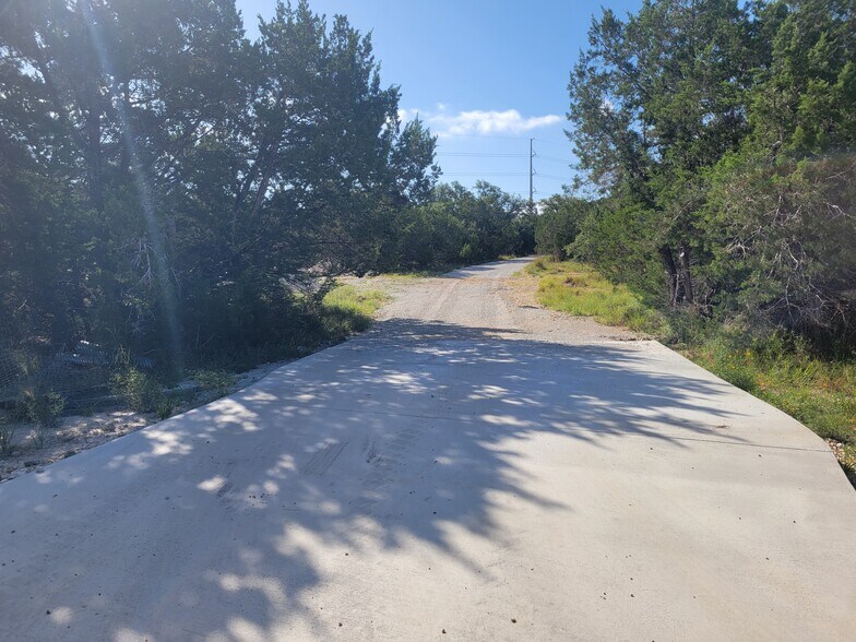 638 Bonita Dr, Blanco, TX à vendre - Photo de l’immeuble – Image 3 sur 6