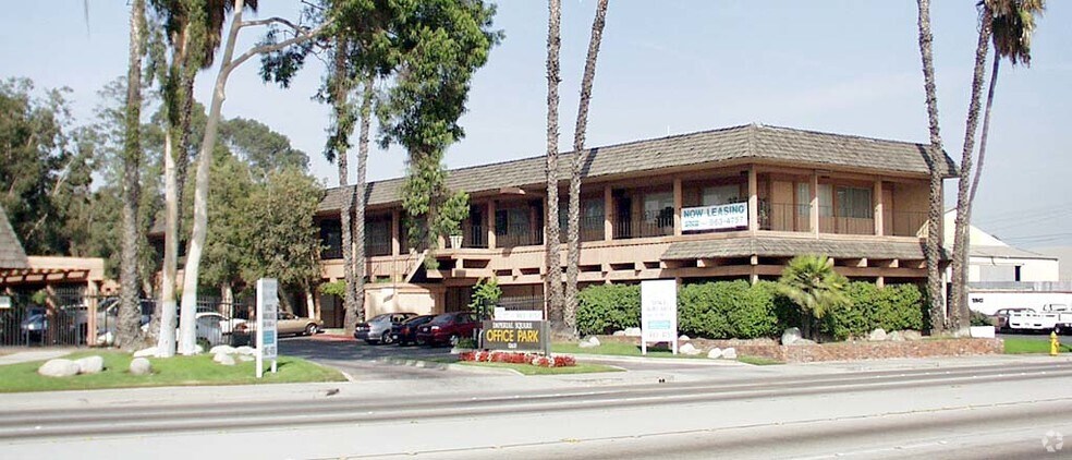 12631 E Imperial Hwy, Santa Fe Springs, CA à louer - Photo de l’immeuble – Image 1 sur 3