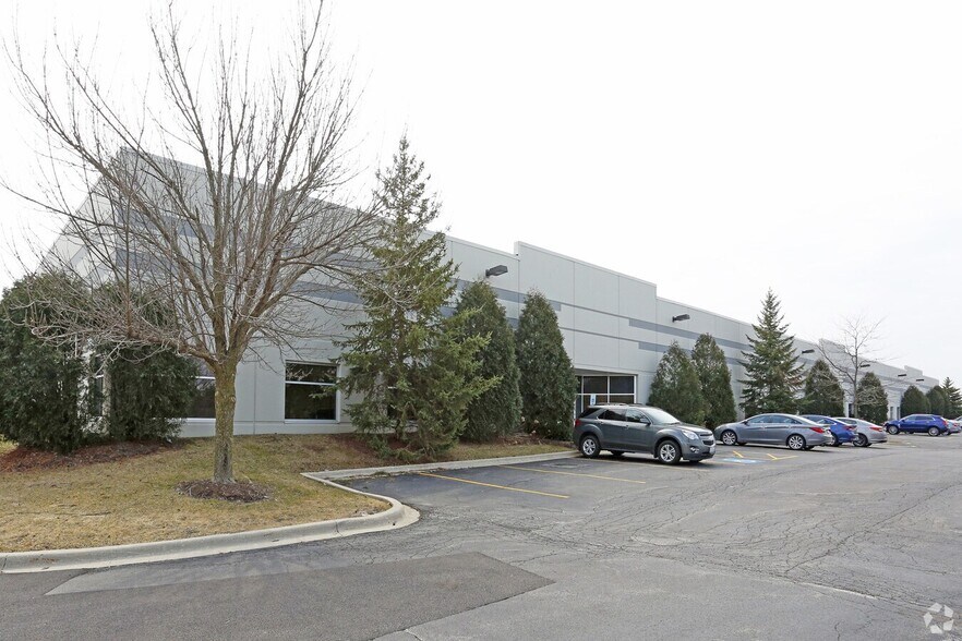 1390 Gateway Dr, Elgin, IL à louer - Photo de l’immeuble – Image 1 sur 1