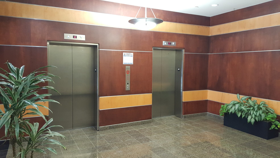 1200 S Madison Ave, Indianapolis, IN à louer - Hall d’entrée – Image 3 sur 6