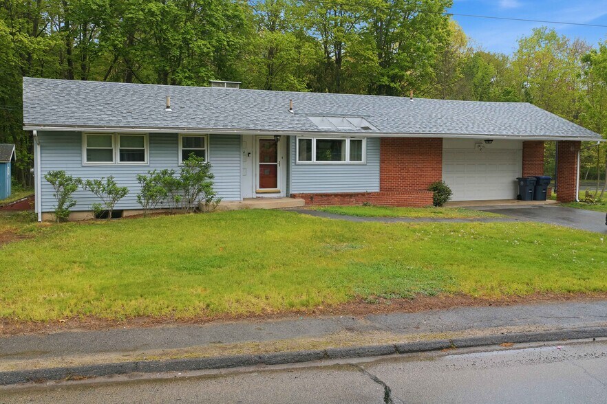 84 Woodland St, Methuen, MA à vendre - Photo principale – Image 1 sur 1