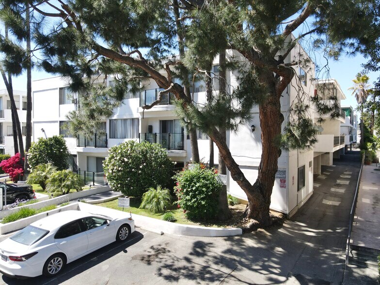 11911 Weddington St, Valley Village, CA à vendre - Photo de l’immeuble – Image 3 sur 10