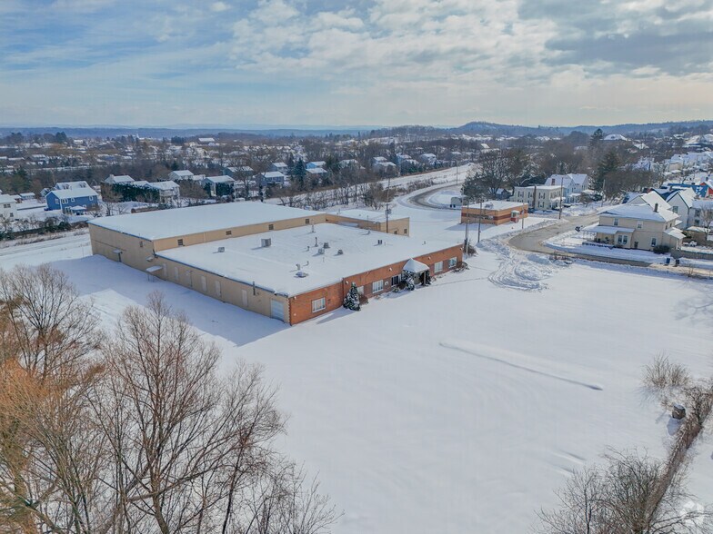 54 Central Ave, Ravena, NY à vendre - Photo de l’immeuble – Image 3 sur 38