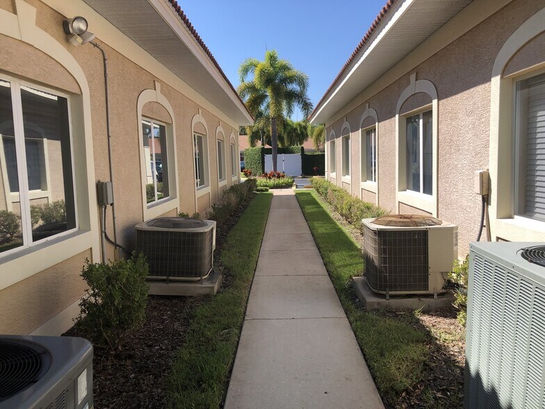 2940 University Pky, Sarasota, FL à louer - Photo de l’immeuble – Image 2 sur 13