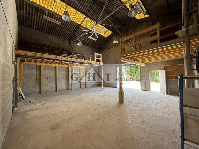 Industriel/Logistique dans Fontenay-Trésigny à louer - Photo de l’immeuble – Image 1 sur 7