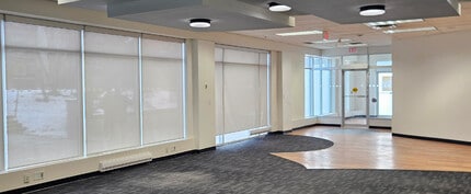 7388-7398 Yonge St, Vaughan, ON à louer Photo intérieure– Image 2 sur 7