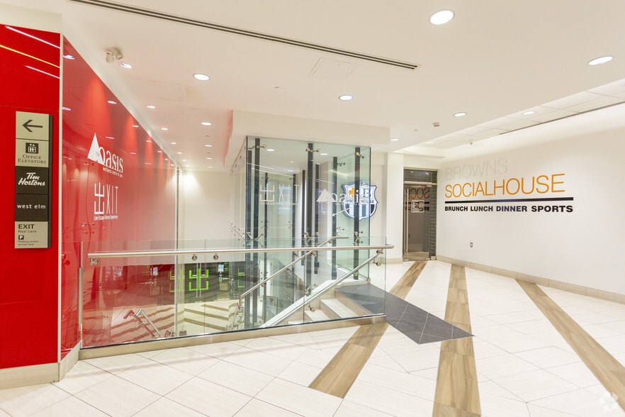 880 16th Ave SW, Calgary, AB à louer - Hall d’entrée – Image 3 sur 7