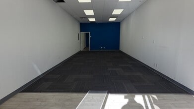14435 Sherman Way, Van Nuys, CA à louer - Vidéo sur l’annonce professionnelle