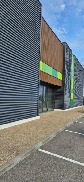 Local commercial dans Anse à louer - Photo de l’immeuble – Image 2 sur 6