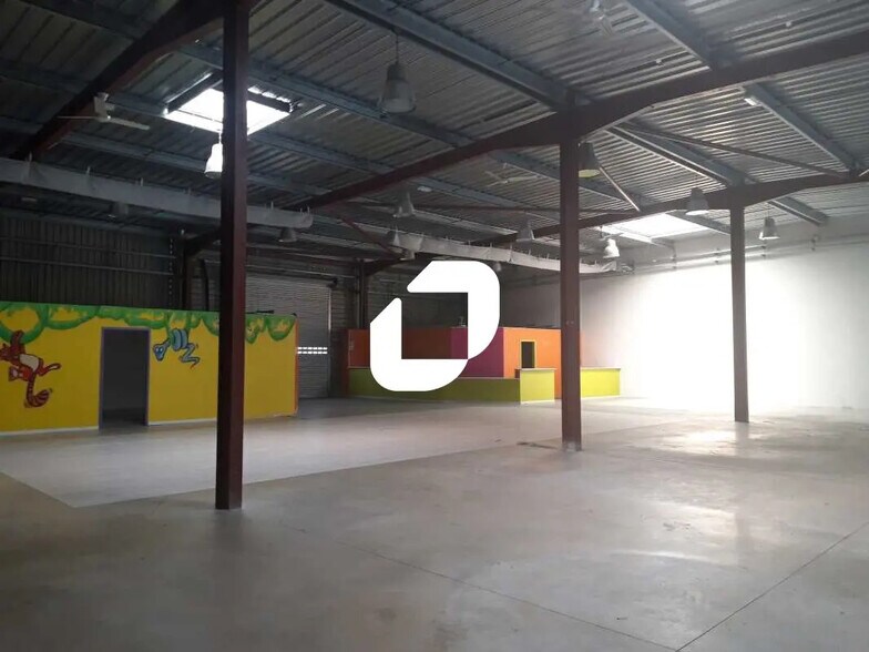 Local d’activités dans Saint-André-de-Cubzac à louer - Photo de l’immeuble – Image 3 sur 9