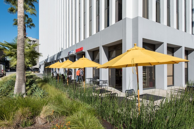 Plus de détails pour 5901 W Century Blvd, Los Angeles, CA - Bureau à louer