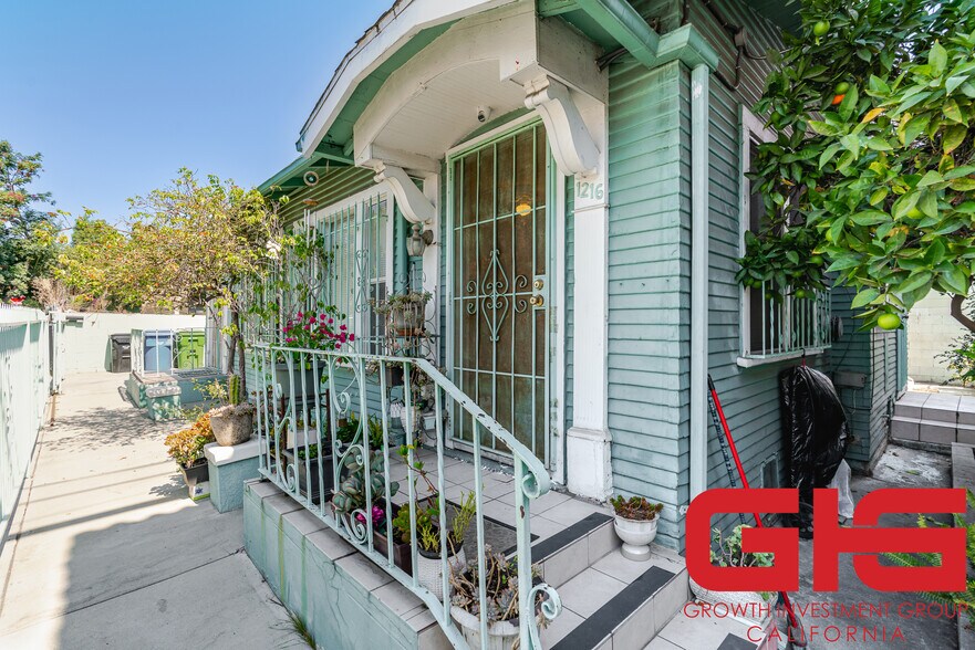 1216 N St Andrews Pl, Los Angeles, CA à vendre - Photo de l’immeuble – Image 3 sur 14