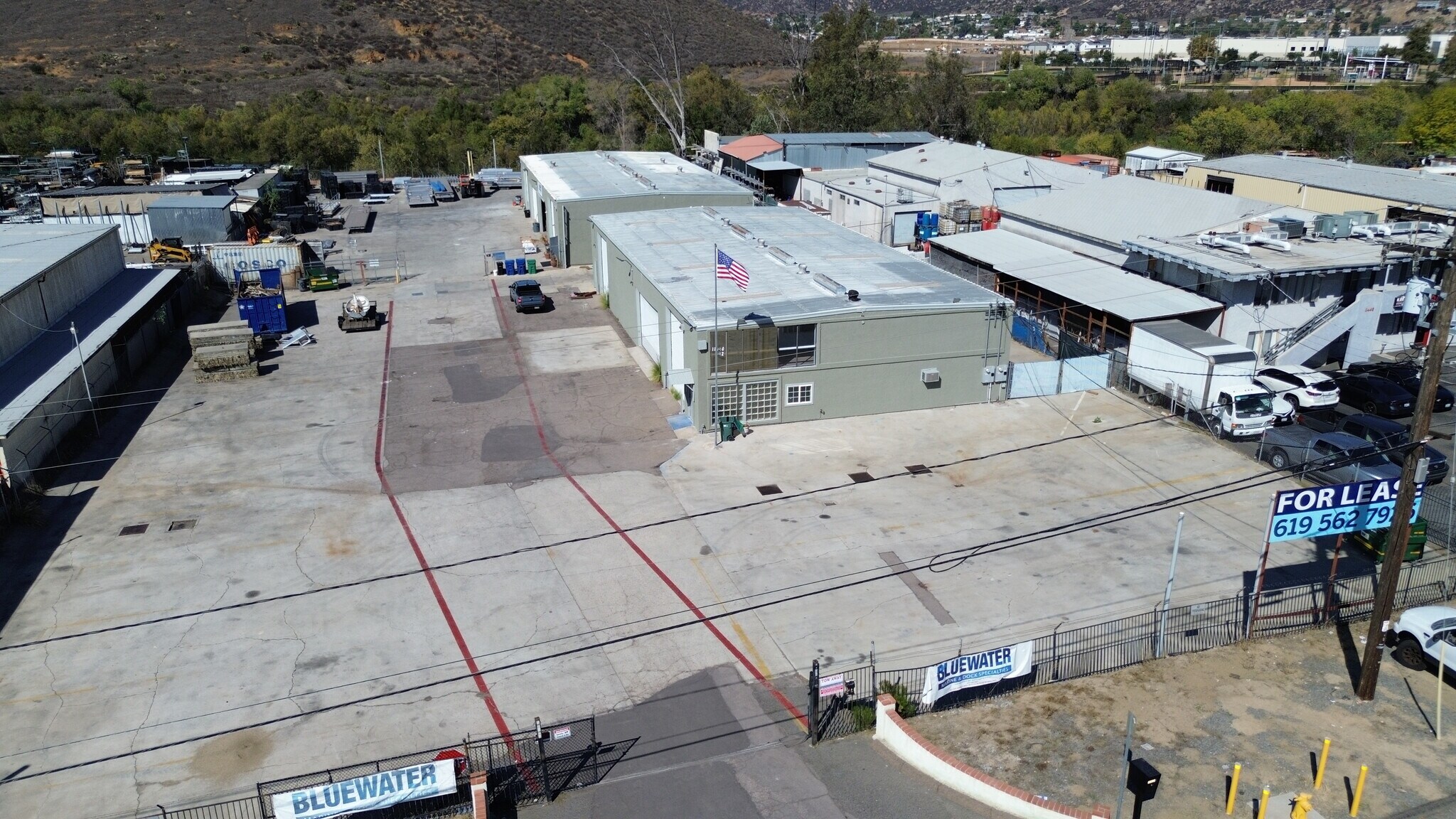 11440 N Woodside Ave, Santee, CA à louer Photo principale– Image 1 sur 43