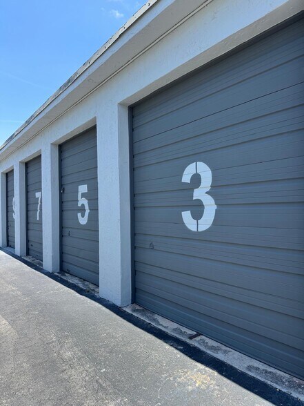 1330 S Killian Dr, Lake Park, FL à louer - Photo de l’immeuble – Image 2 sur 9