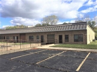 Plus de détails pour 455-457 S Dartmoor Dr, Crystal Lk, Crystal Lake, IL - Industriel/Logistique à louer