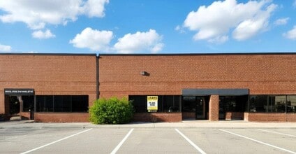 2000 Pewaukee Rd, Waukesha, WI à louer Photo de l’immeuble– Image 2 sur 4