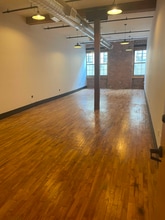 456 Johnson Ave, Brooklyn, NY à louer Photo intérieure– Image 2 sur 4