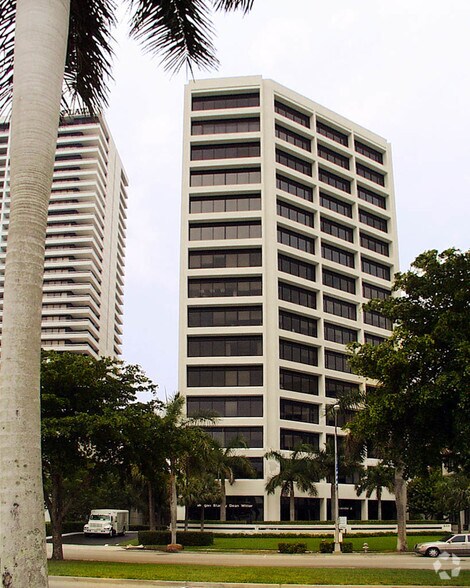 505 S Flagler Dr, West Palm Beach, FL à louer - Photo de l’immeuble – Image 2 sur 20