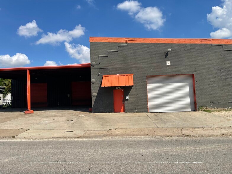7207 Navigation Blvd, Houston, TX à vendre - Photo de l’immeuble – Image 3 sur 24