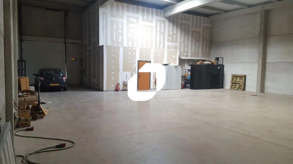 Local d’activités dans Rouvroy à louer - Photo de l’immeuble – Image 2 sur 6