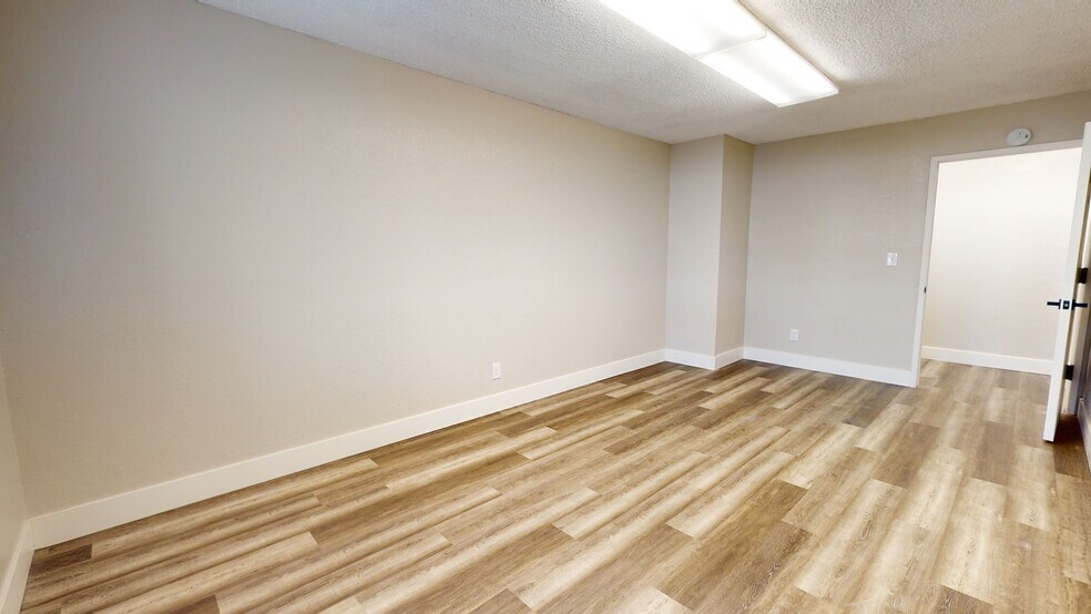 1300 West St, Redding, CA à louer - Photo intérieure – Image 3 sur 28