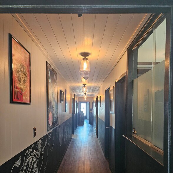 403-415 NE 3rd St, Mcminnville, OR à louer - Photo de l’immeuble – Image 3 sur 4