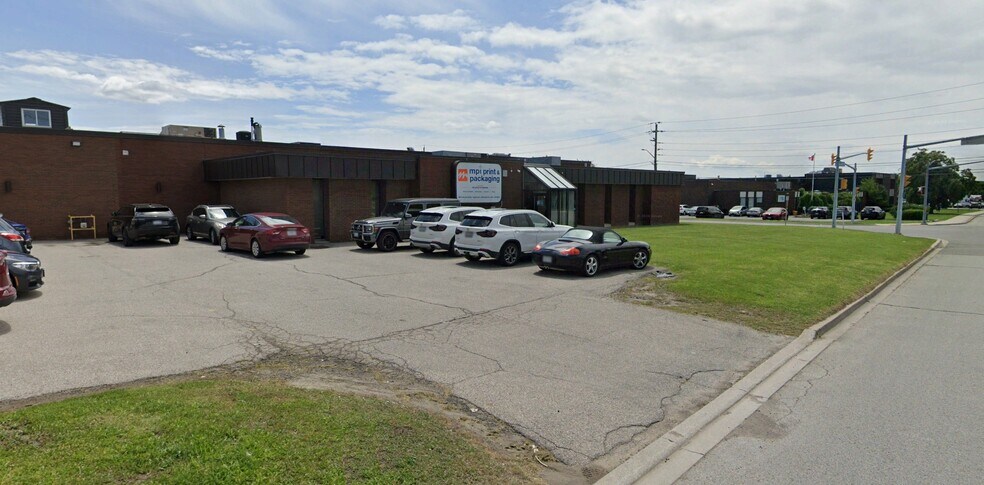 1340 Aerowood Dr, Mississauga, ON à louer - Photo de l’immeuble – Image 2 sur 7