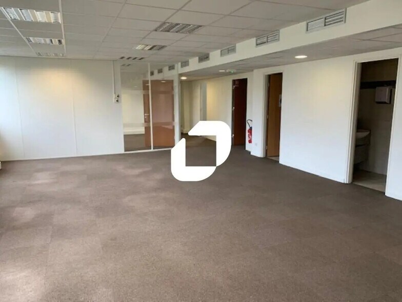 Bureau dans Charenton-le-Pont à louer - Photo de l’immeuble – Image 2 sur 6