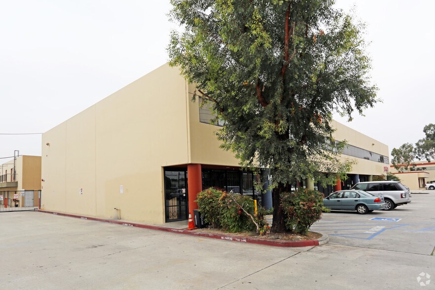2128-2142 E Orangethorpe Ave, Fullerton, CA à louer - Photo de l’immeuble – Image 2 sur 3