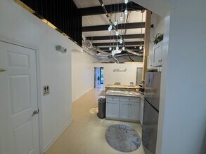 1051 Johnnie Dodds Blvd, Mount Pleasant, SC à louer Photo intérieure– Image 2 sur 11