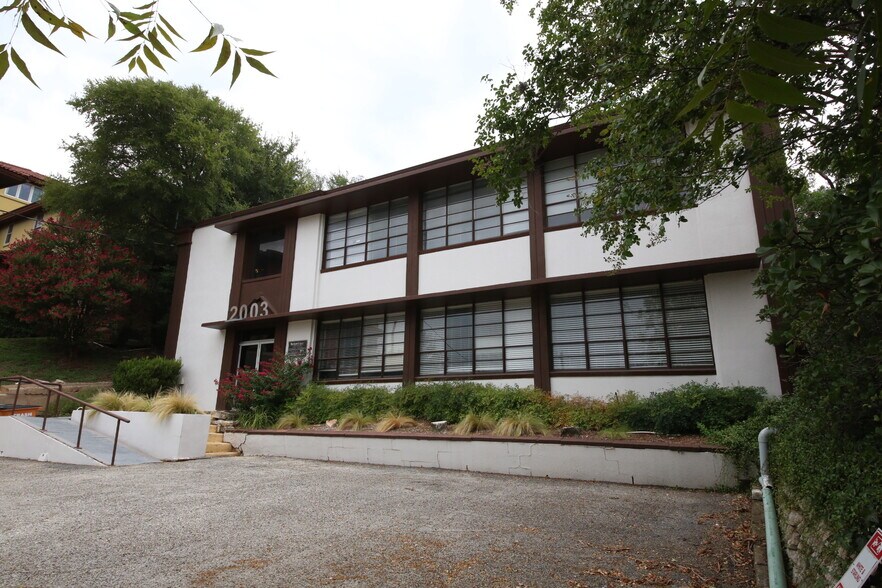 2003 N Lamar Blvd, Austin, TX à louer - Photo de l’immeuble – Image 1 sur 14