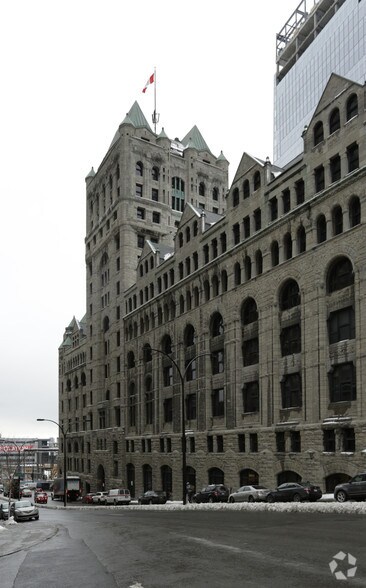 1100-1160 Av des Canadiens-de-Montréal, Montréal, QC à louer - Photo de l’immeuble – Image 2 sur 13