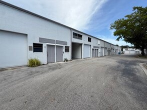 1775 Blount Rd, Pompano Beach, FL à vendre Photo de l’immeuble– Image 2 sur 15