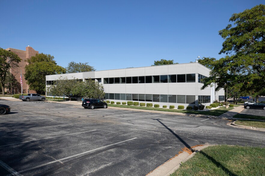 8600 Farley St, Overland Park, KS à louer - Photo de l’immeuble – Image 1 sur 18