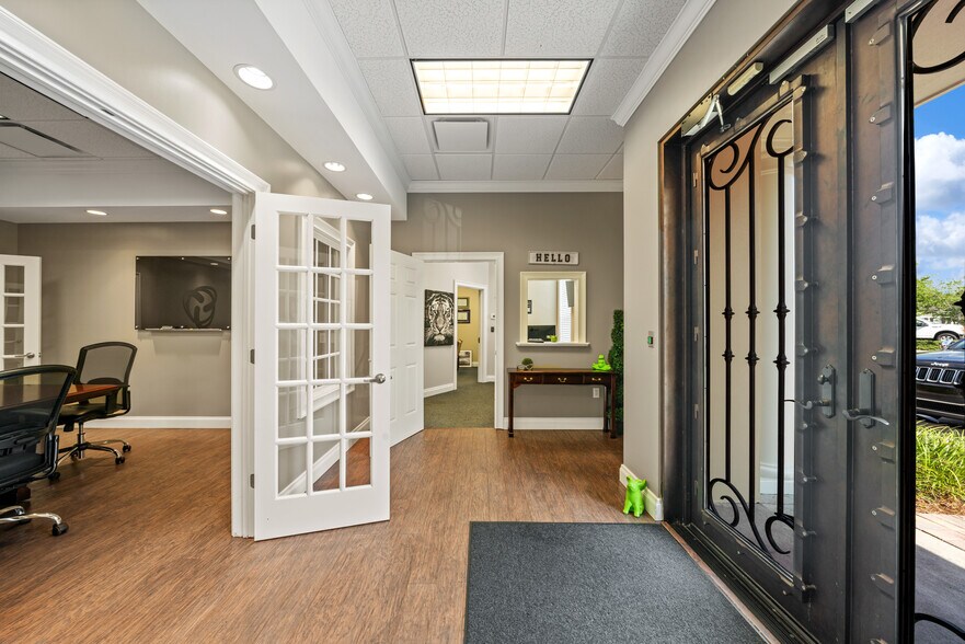 17411 Bridge Hill Ct, Tampa, FL à vendre - Photo de l’immeuble – Image 3 sur 22