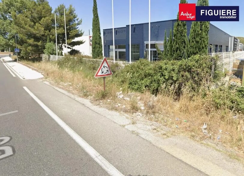 Local d'activités dans Saint-Mitre-les-Remparts à vendre - Photo de l’immeuble – Image 3 sur 9