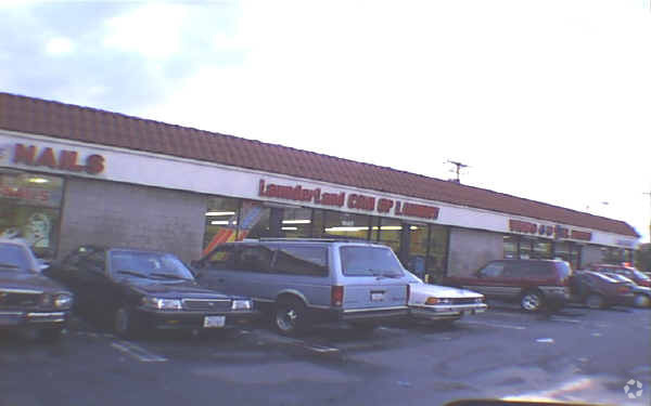 1681-1693 N Eastern Ave, Los Angeles, CA à louer - Photo de l’immeuble – Image 1 sur 3