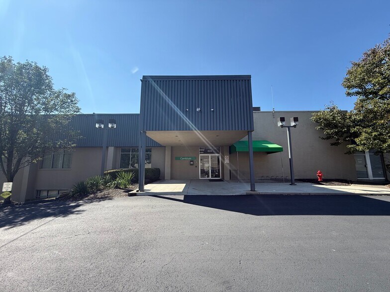 800-820 Freeway Dr N, Columbus, OH à louer - Photo de l’immeuble – Image 2 sur 30