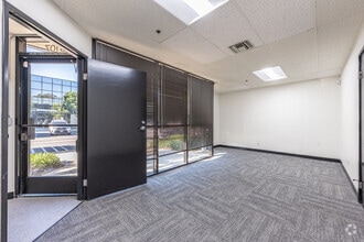 2530 E Corporate Pl, Monterey Park, CA à louer Photo intérieure– Image 2 sur 10